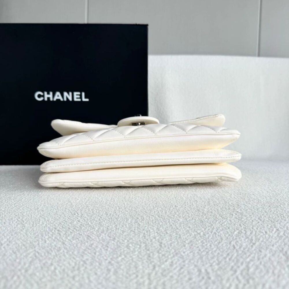 Chanel Women Pre-Loved Bag Very Good Condition - Picture 5 of 9